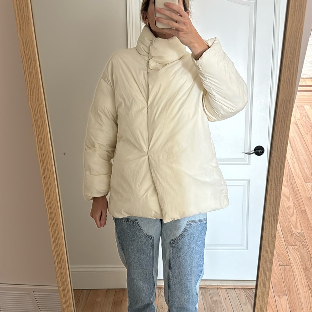 Mango women’s puffer coat size small in white
